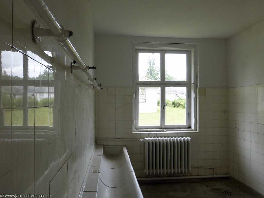 barracks' bathroom